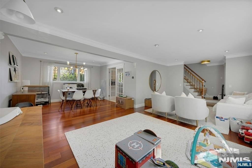 39 Sherwood Ave - Photo 7 of 34