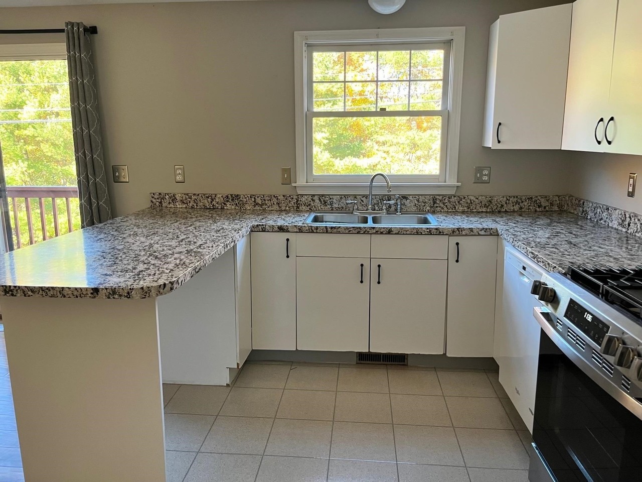 36 Lochmere Ln - Photo 4 of 17