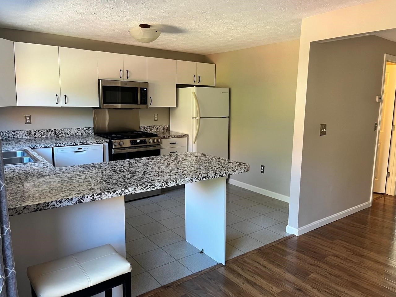 36 Lochmere Ln - Photo 5 of 17