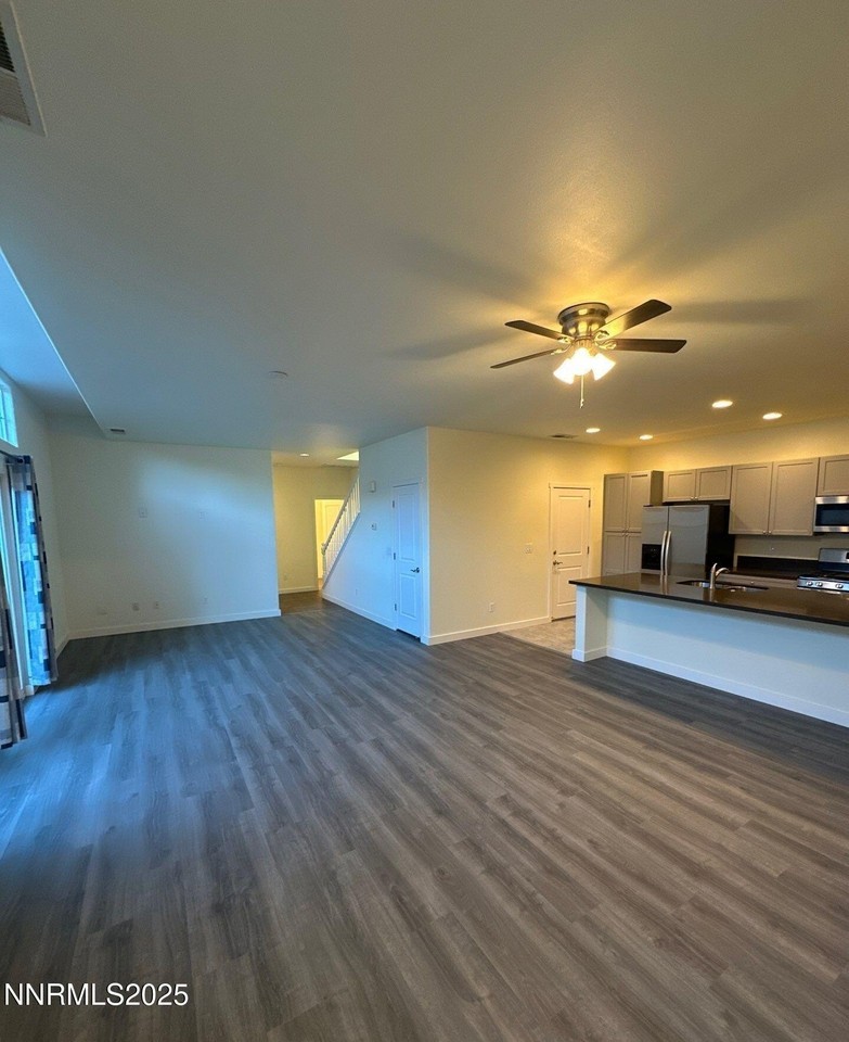 1279 Par Three Dr - Photo 4 of 28