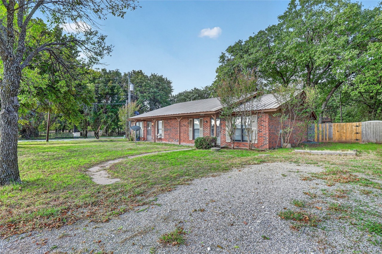 6530 Fall Creek Hwy - Photo 2 of 24