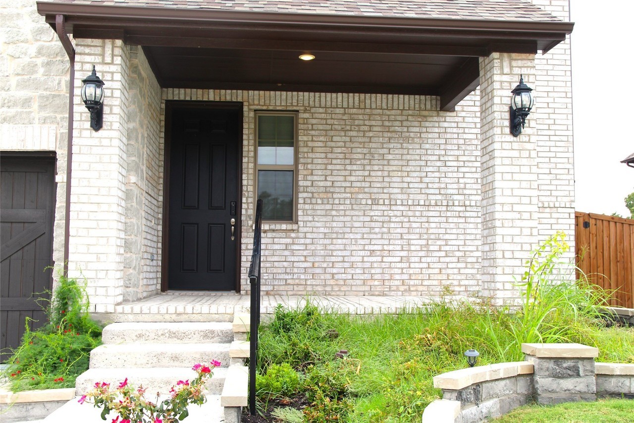 15833 Talamore Ln - Photo 3 of 20