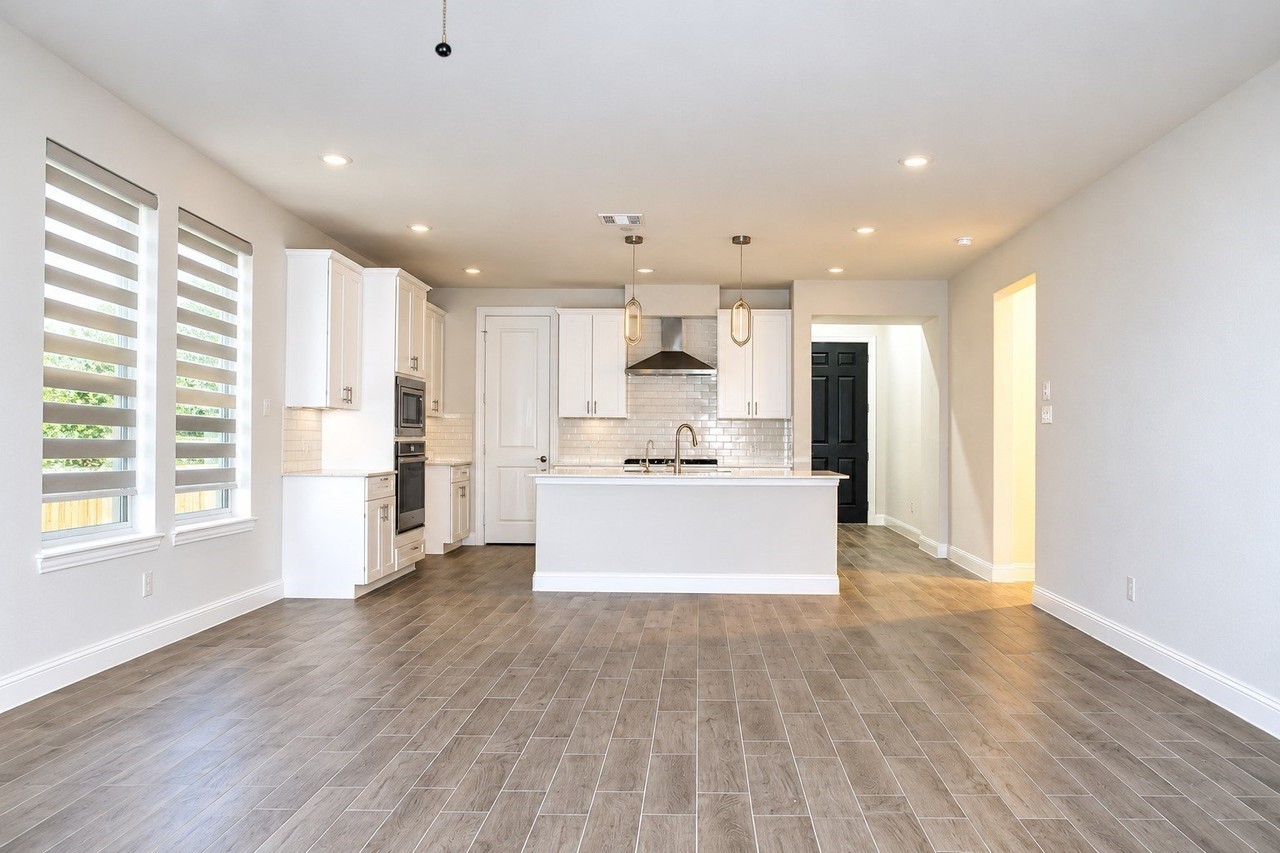 15833 Talamore Ln - Photo 5 of 20