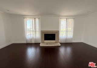 224 S Barrington Ave #301 - Photo 2 of 7