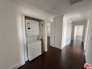 224 S Barrington Ave #301 - Photo 3 of 7