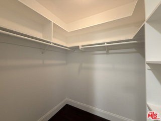 224 S Barrington Ave #301 - Photo 4 of 7