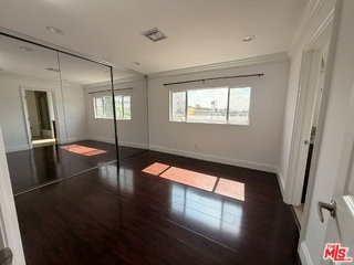 224 S Barrington Ave #301 - Photo 6 of 7