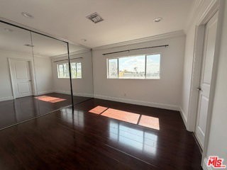 224 S Barrington Ave #301 - Photo 7 of 7