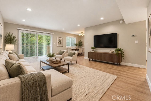 637 N West Knoll Dr #204 - Photo 7 of 8