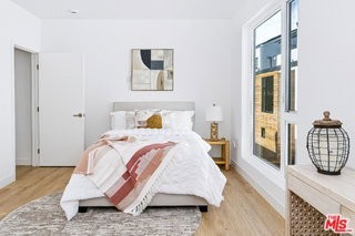 511 N Flores St #4 - Photo 7 of 8