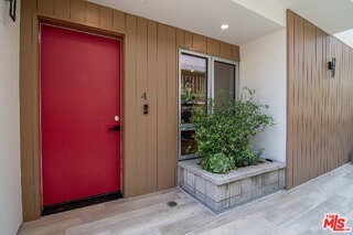 1236 N Fairfax Ave #4 - Photo 2 of 8