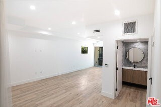 1236 N Fairfax Ave #4 - Photo 3 of 8