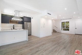1236 N Fairfax Ave #4 - Photo 5 of 8
