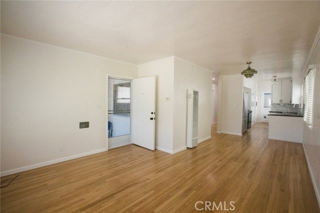 90 18th St - Photo 2 of 8