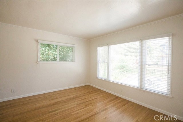 90 18th St - Photo 3 of 8