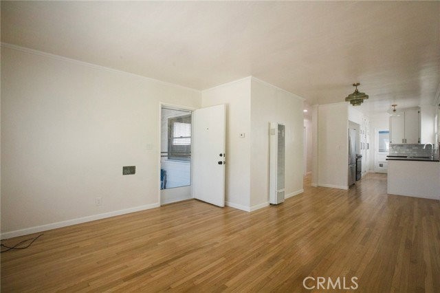 90 18th St - Photo 4 of 8