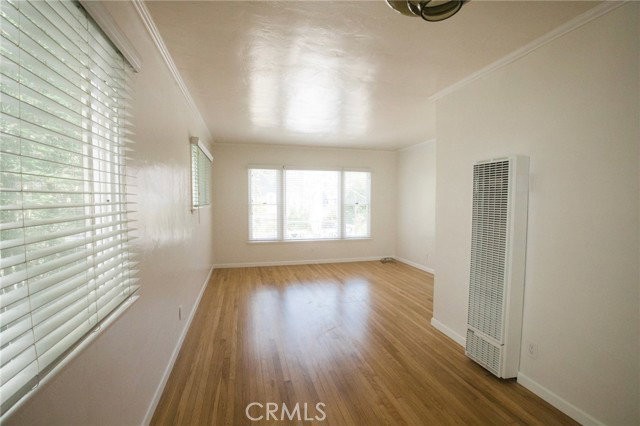 90 18th St - Photo 5 of 8