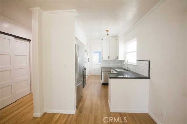 90 18th St - Photo 6 of 8