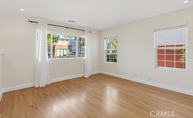 616 36th St - Photo 4 of 8