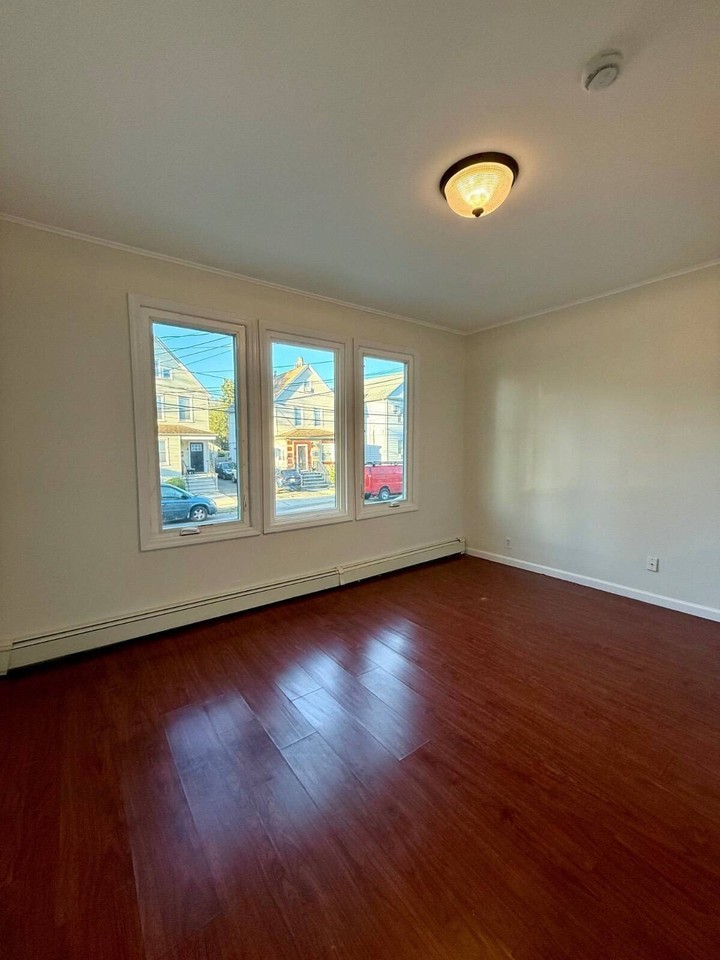 331 Ashton Ave - Photo 3 of 10