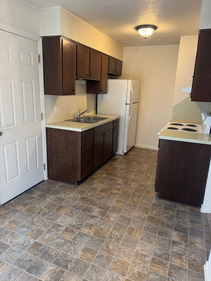 1016 19th St - Photo 3 of 7