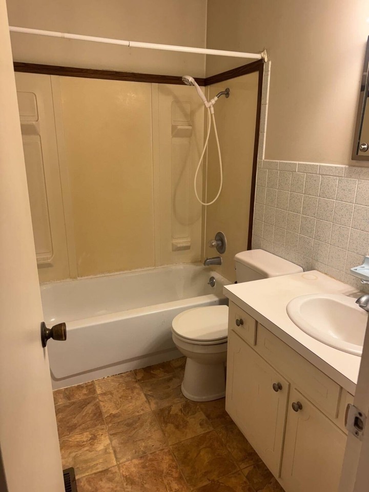 1016 19th St - Photo 4 of 7