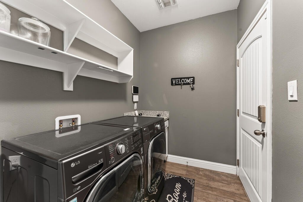 15 Cornwall Dr - Photo 2 of 34