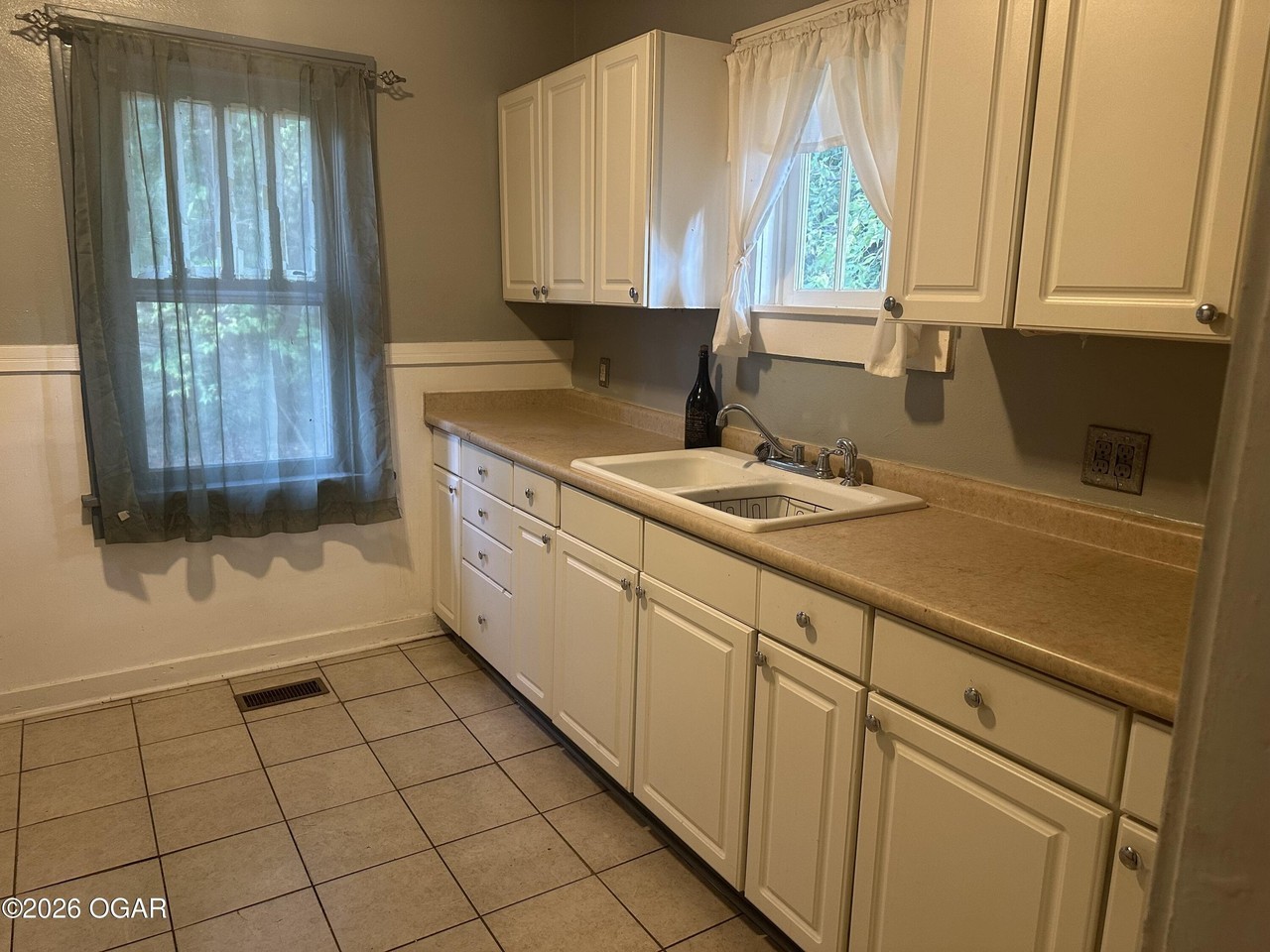 605 S High St - Photo 4 of 10