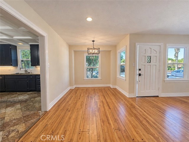 7006 Zelzah Ave - Photo 3 of 8