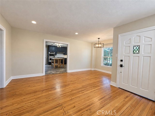 7006 Zelzah Ave - Photo 4 of 8