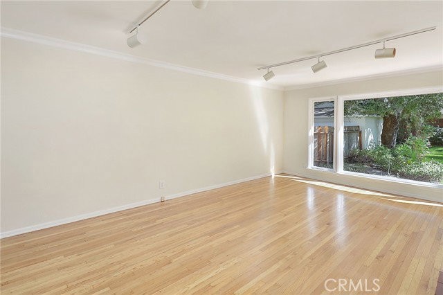 3914 Vantage Ave - Photo 3 of 7