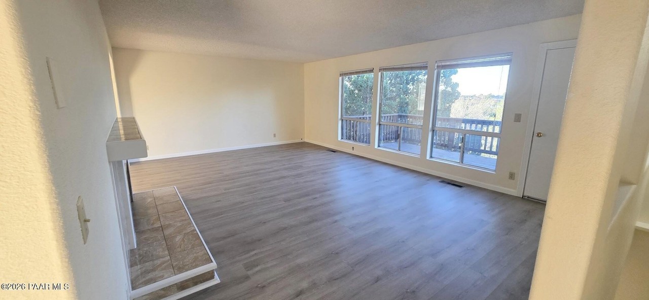 360 Chestnut Dr - Photo 2 of 18