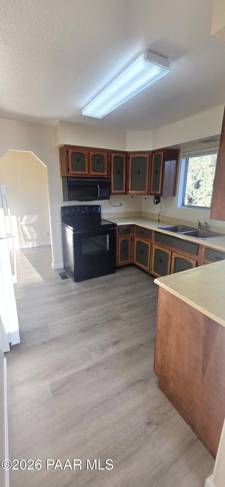 360 Chestnut Dr - Photo 3 of 18