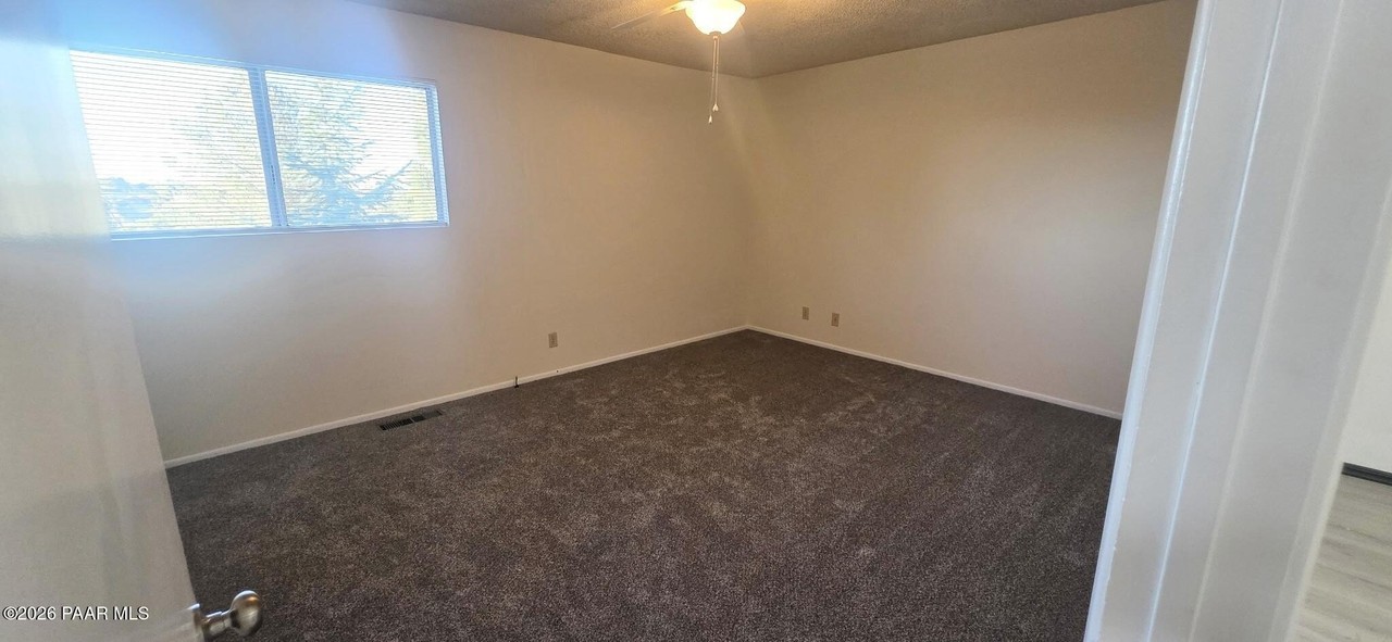360 Chestnut Dr - Photo 7 of 18