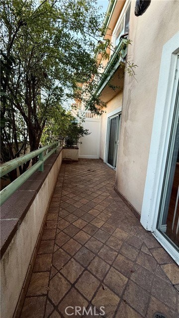 446 W Stocker St - Photo 2 of 6