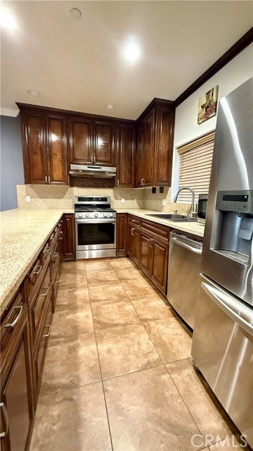 446 W Stocker St - Photo 3 of 6
