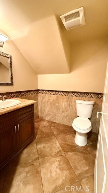 446 W Stocker St - Photo 4 of 6