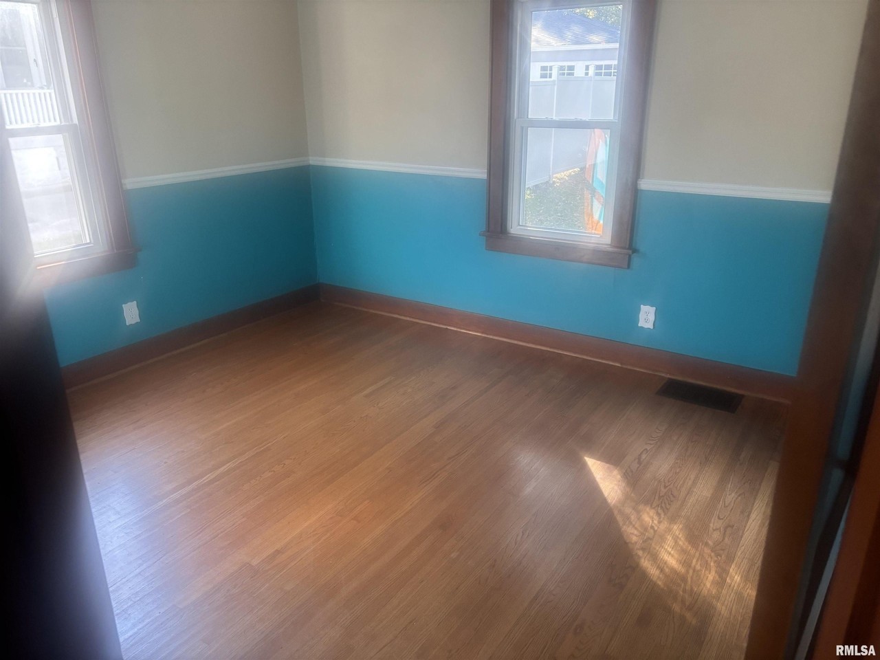 204 Hilldale Ave - Photo 5 of 11