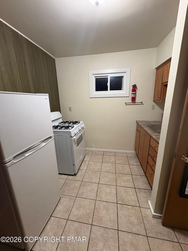 106 3rd St #2 - Photo 6 of 8