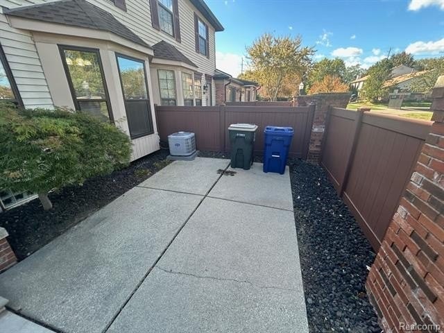 41285 Southwind Dr - Photo 3 of 26