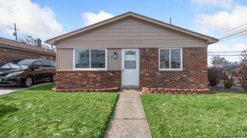 featured image of 30575 Groveland St