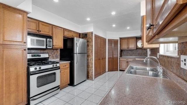 30575 Groveland St - Photo 3 of 24