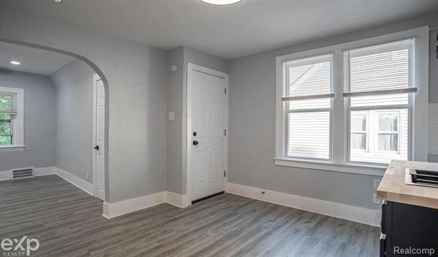 5217 Lakeview St - Photo 6 of 12
