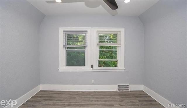 5217 Lakeview St - Photo 7 of 12