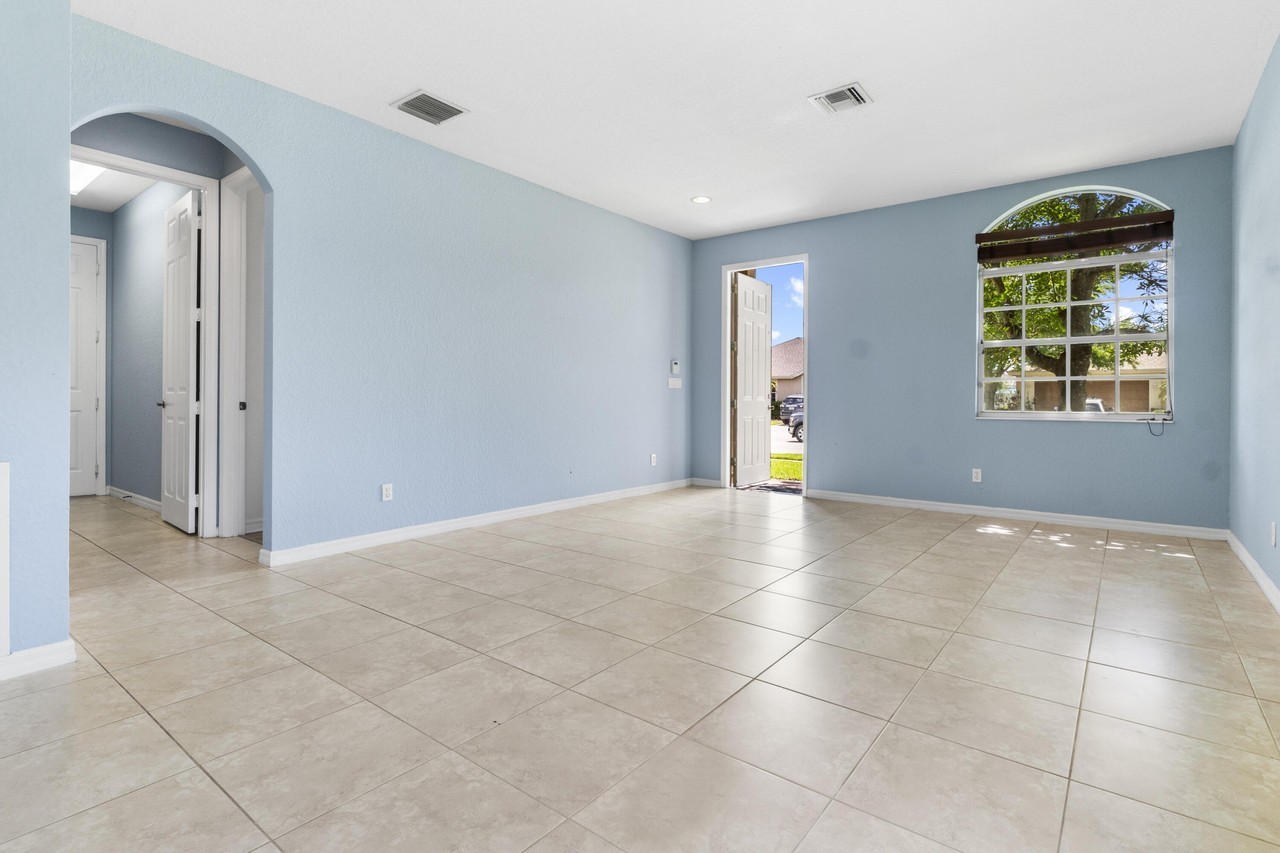 9907 E Verona Cir - Photo 4 of 31