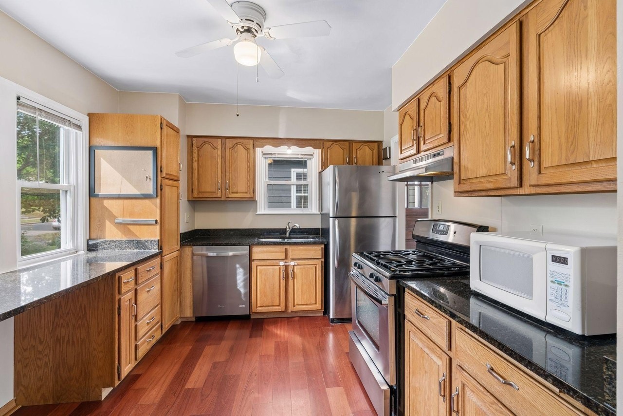 3049 Edgewood Ave S - Photo 3 of 11