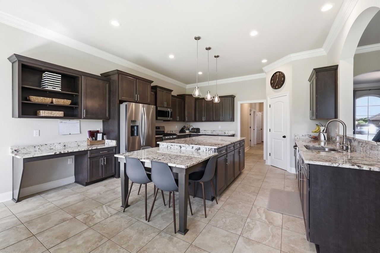 257 Royal Oak Blvd - Photo 5 of 21