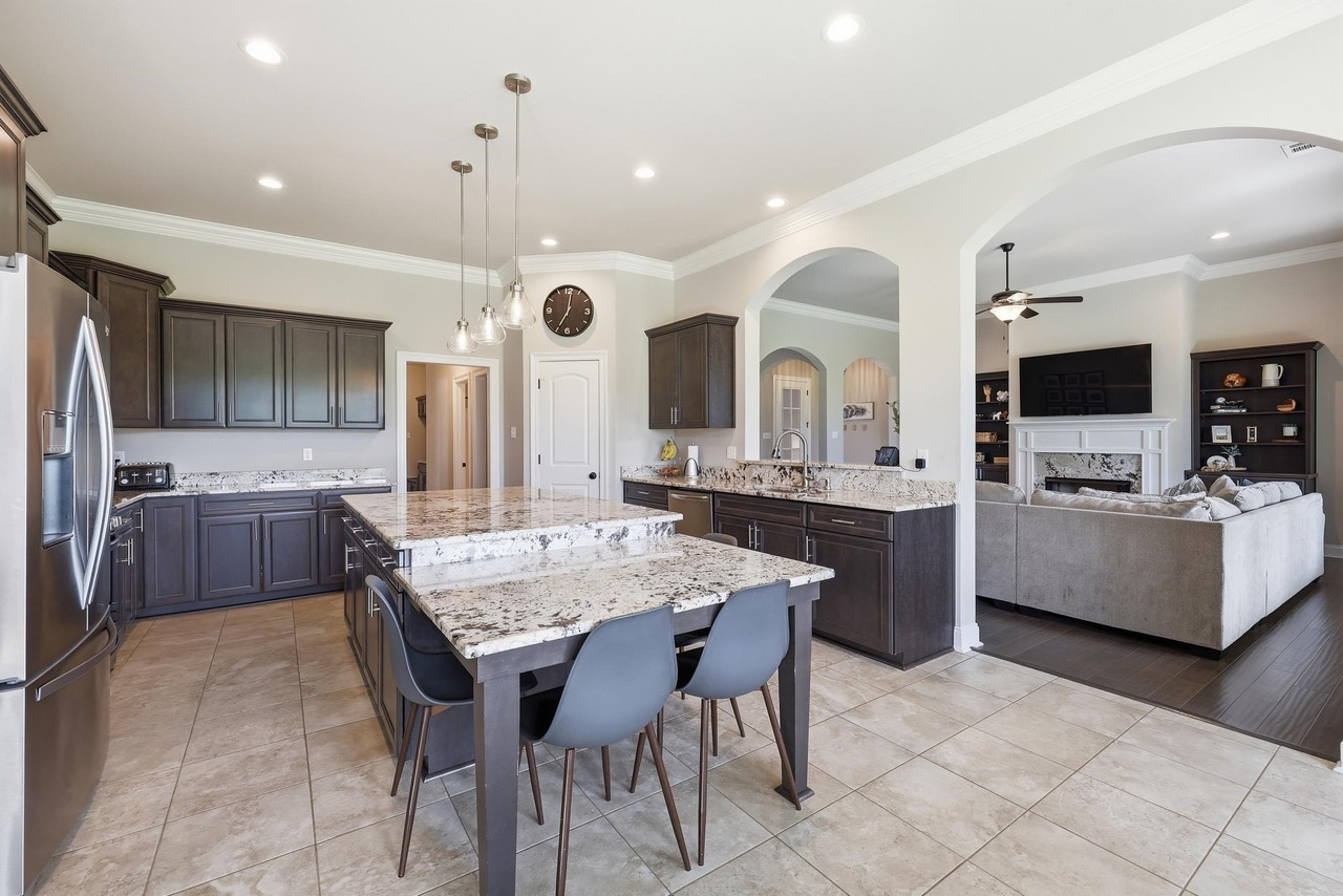 257 Royal Oak Blvd - Photo 6 of 21