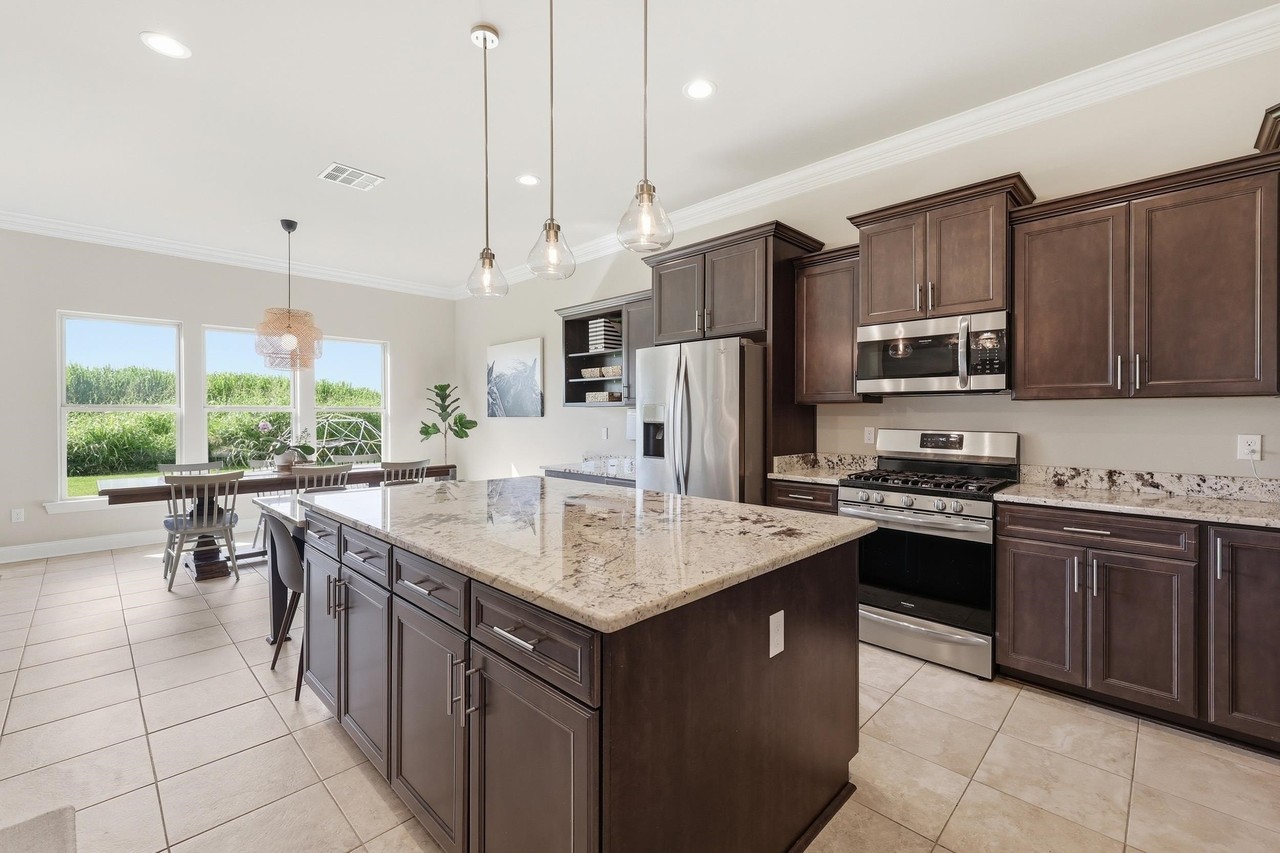 257 Royal Oak Blvd - Photo 7 of 21