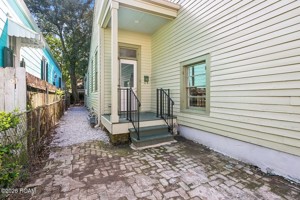 featured image of 303 Adams St